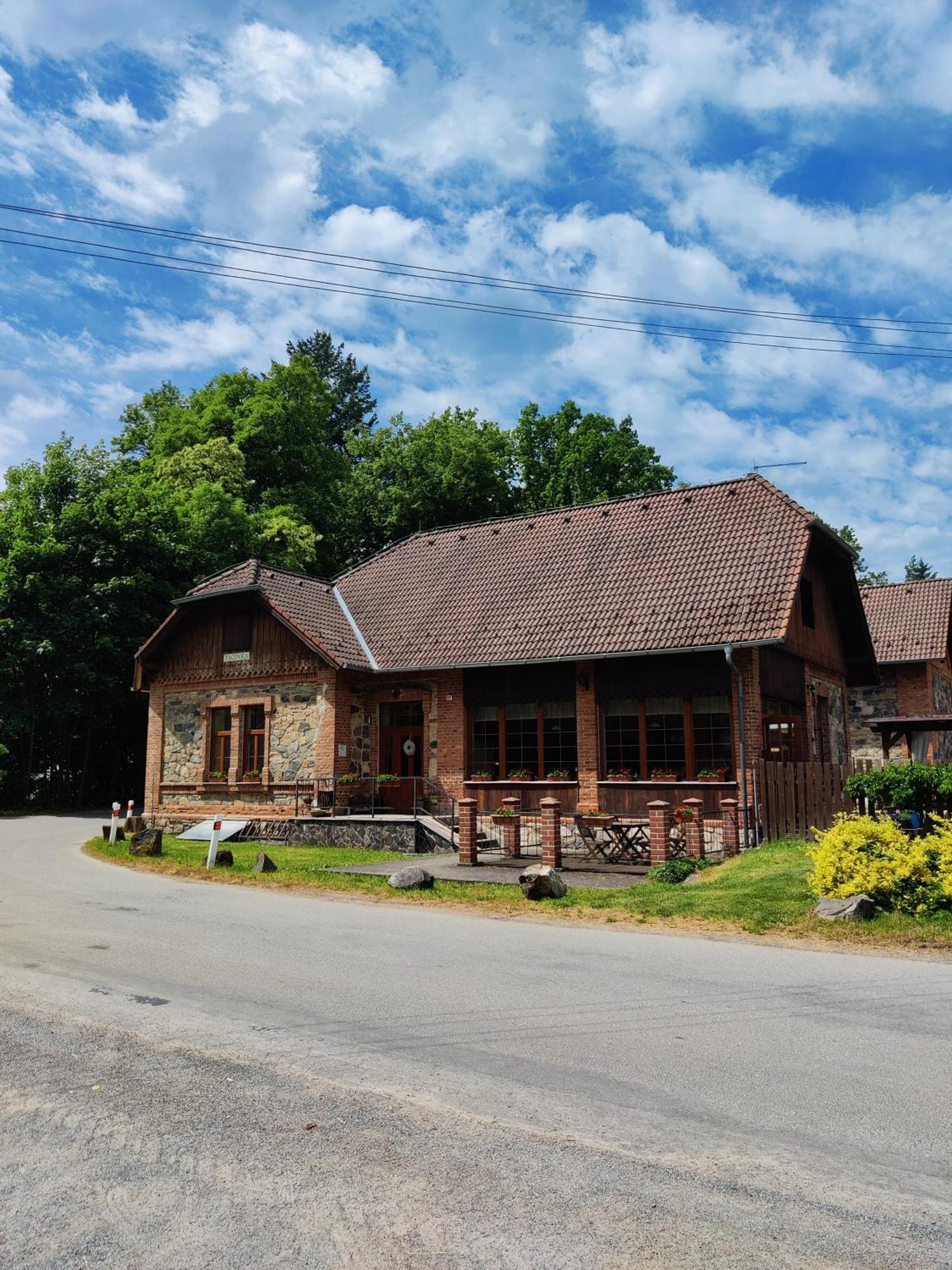 Penzion Pacovka Hotel Chynov Kültér fotó