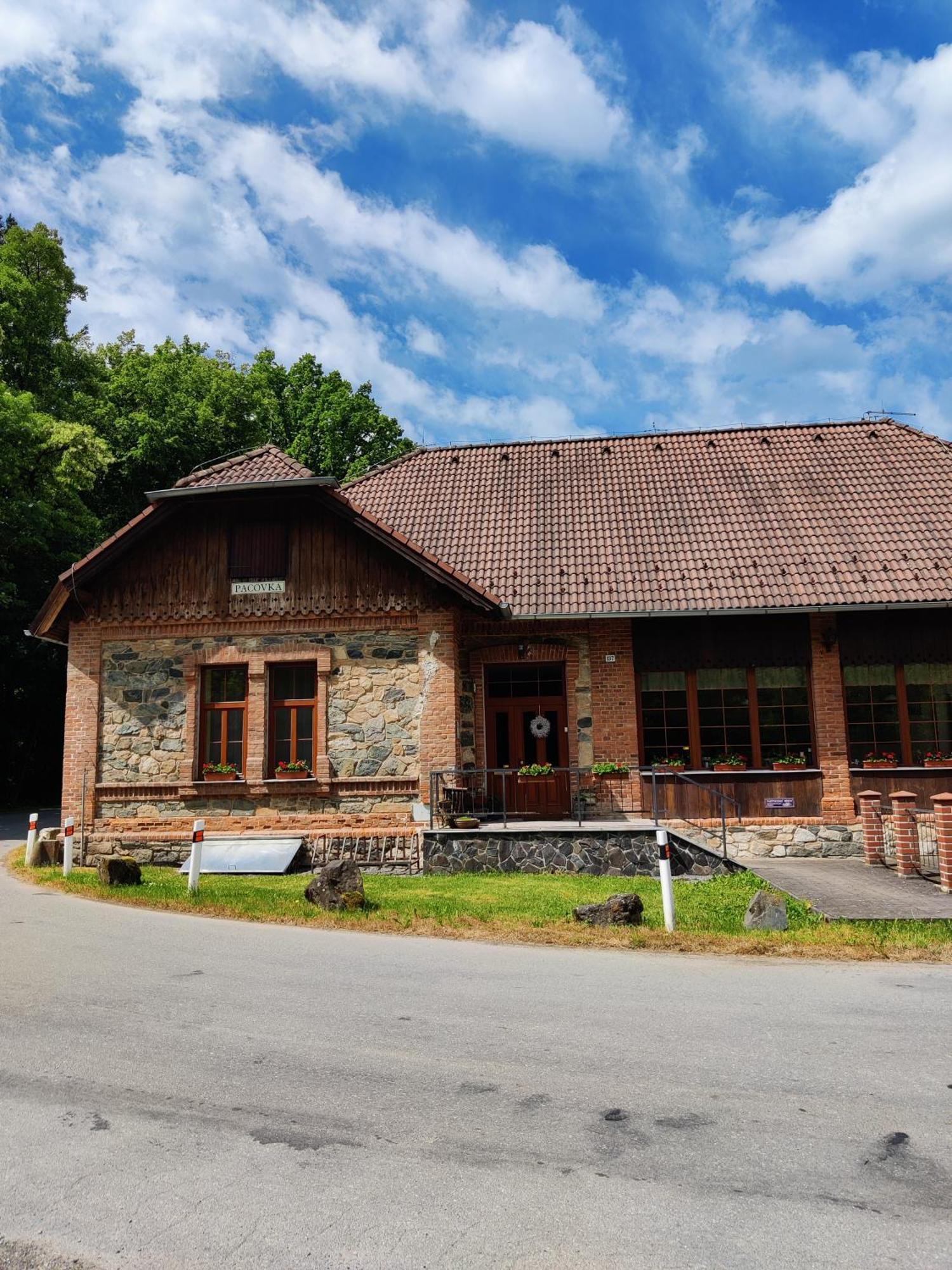 Penzion Pacovka Hotel Chynov Kültér fotó